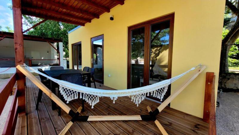 Sunny Resort Donji Karin Exterior foto